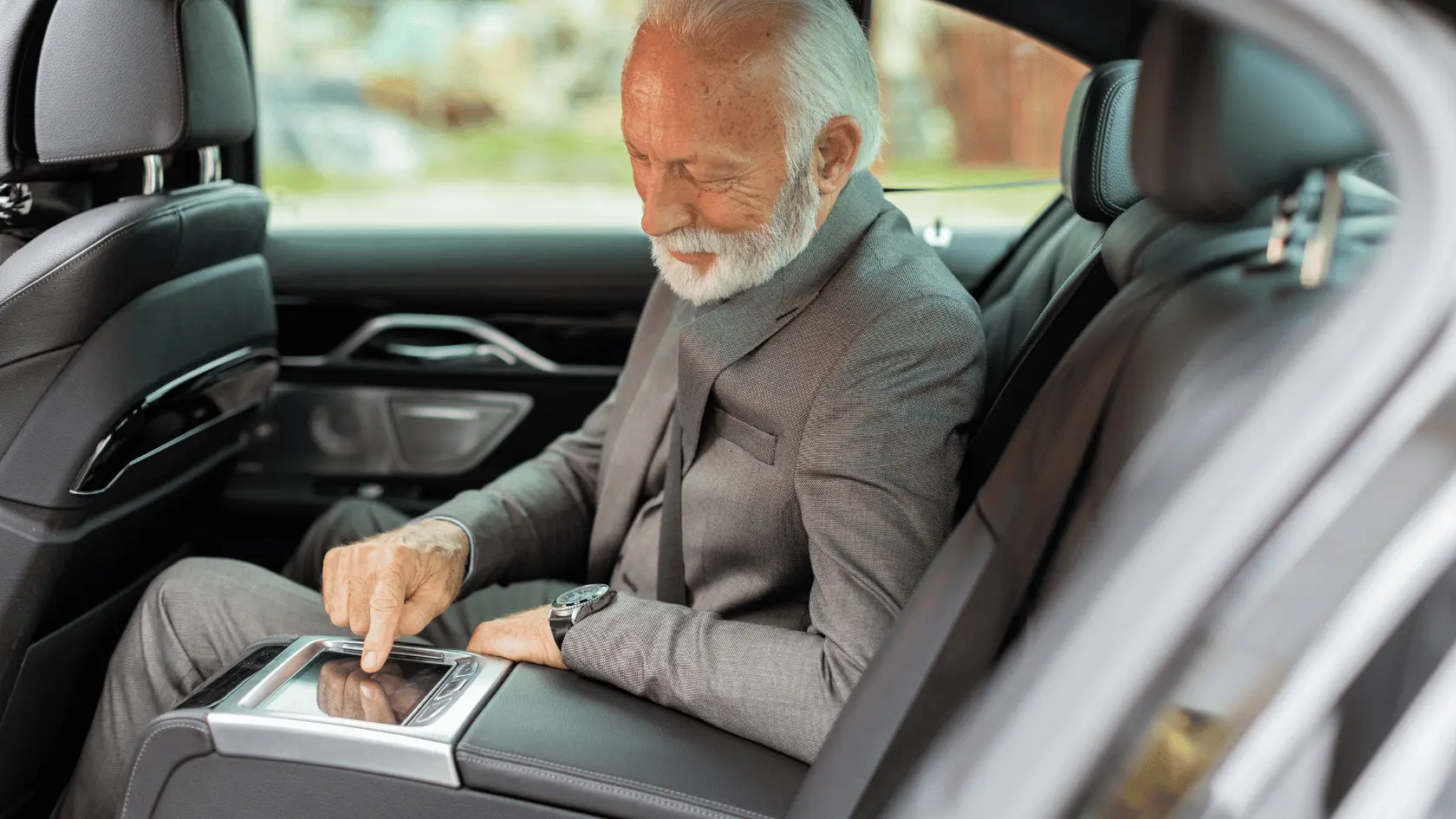 Personne dans un taxi conventionné CPAM